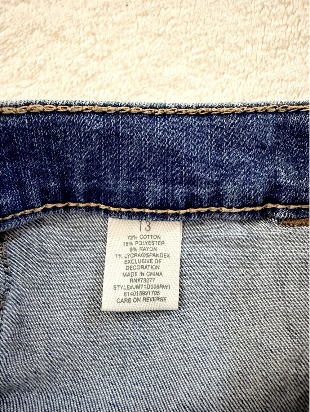 Mudd Women’s FLX Stretch Denim Shorts Size 13 Mid Rise Raw Hem Blue